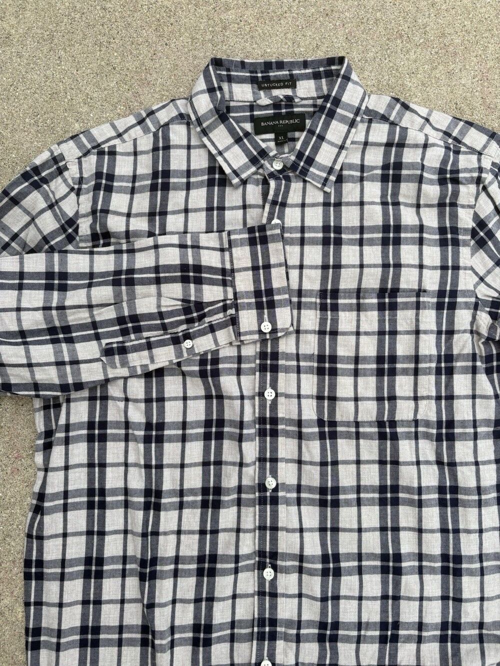 Banana Republic Untucked Flannel Shirt Mens XL Beige Blue Plaid Button Down